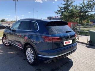 2019 Volkswagen Touareg III, синий, 2990000 рублей, вид 2
