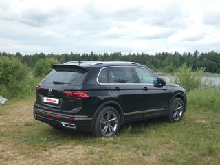 2021 Volkswagen Tiguan II Рестайлинг, чёрный, 4350000 рублей, вид 4