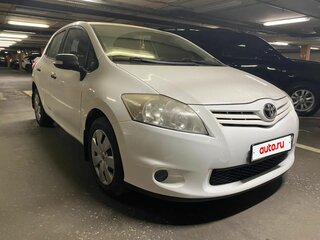 2011 Toyota Auris I Рестайлинг, белый, 920000 рублей, вид 1