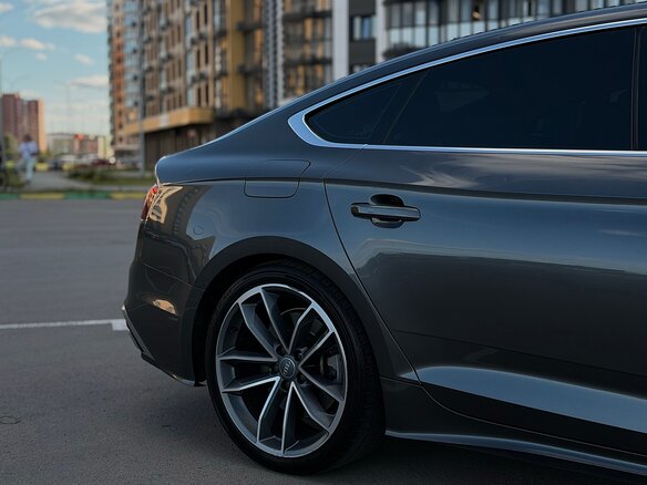 2020 Audi A5 Sportback 45 TFSI II (F5) Рестайлинг, серый, 3550000 рублей - вид 4