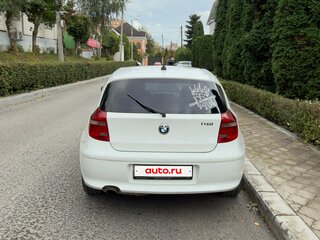 2010 BMW 1 серии 116i I (E81/E82/E87/E88) Рестайлинг, белый, 700000 рублей, вид 4