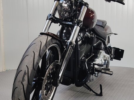 2017 Harley-Davidson Breakout, красный, 1679000 рублей, вид 3