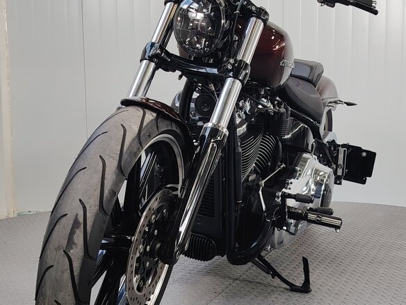 2017 Harley-Davidson Breakout, красный, 1679000 рублей - вид 2