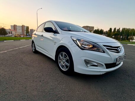 2015 Hyundai Solaris I Рестайлинг, белый, 1200000 рублей, вид 4