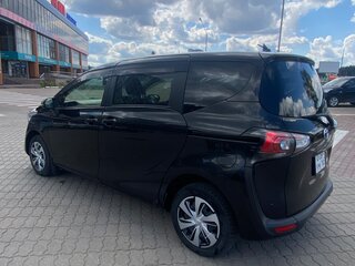 2020 Toyota Sienta II Рестайлинг, чёрный, 1740000 рублей, вид 5