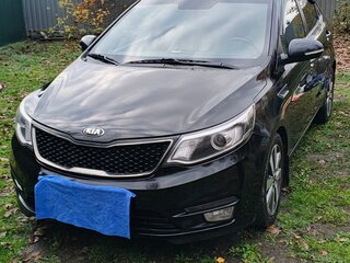 2016 Kia Rio III Рестайлинг, чёрный, 900000 рублей, вид 1