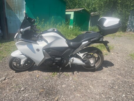 2010 Honda VFR 1200, белый, 750000 рублей, вид 3