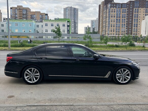 2017 BMW 7 серии Long 750Li xDrive VI (G11/G12), чёрный, 3800000 рублей - вид 4