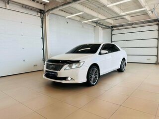 2013 Toyota Camry VII (XV50), белый, 2099900 рублей, вид 2