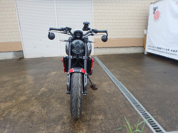 2024 Triumph Trident 660, серый, 900000 рублей - вид 3