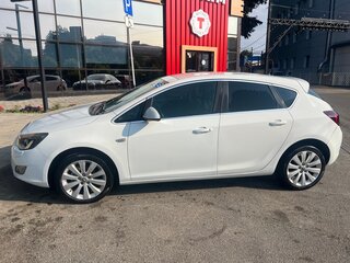 2011 Opel Astra J, белый, 670000 рублей, вид 4