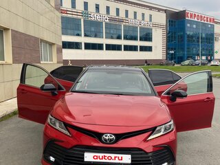 2021 Toyota Camry VIII (XV70) Рестайлинг, красный, 3050000 рублей, вид 3