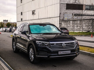 2018 Volkswagen Touareg III, синий, 4300000 рублей, вид 5