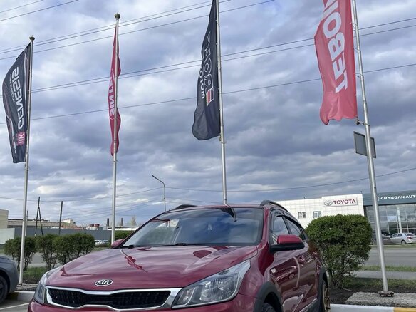 2020 Kia Rio X-Line IV, красный, 1800000 рублей - вид 2