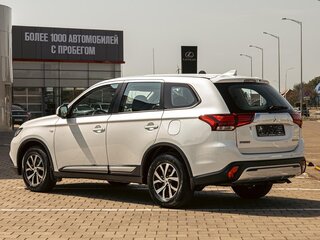 2021 Mitsubishi Outlander III Рестайлинг 3, белый, 1695000 рублей, вид 3