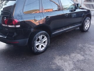 2008 Volkswagen Touareg I Рестайлинг, чёрный, 1100000 рублей, вид 5