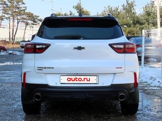 2023 Chevrolet TrailBlazer III Рестайлинг, белый, 1299100 рублей, вид 3