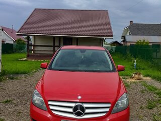 2014 Mercedes-Benz B-Класс 180 II (W246), красный, 950000 рублей, вид 1