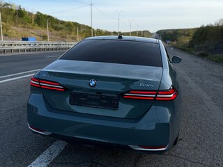 2023 BMW 5 серии 530i xDrive VIII (G60/G61/G68), зелёный, 6580000 рублей, вид 2