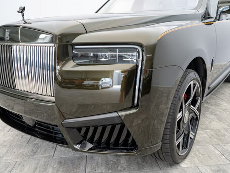 2026 Rolls-Royce Cullinan Black Badge I Рестайлинг (Series II), зелёный, 67000000 рублей, вид 4