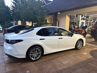 2018 Toyota Camry VIII (XV70), белый, 2500000 рублей, вид 3