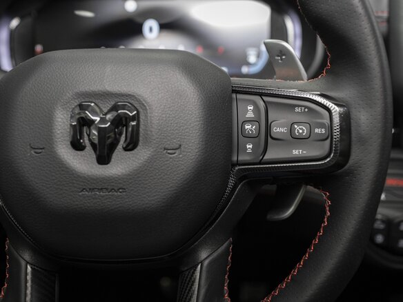 2025 Ram 1500 RHO V Рестайлинг, зелёный, 12953911 рублей - вид 38