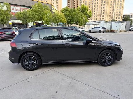 2023 Volkswagen Golf VIII, серый, 1600000 рублей, вид 4