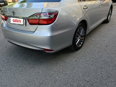 2017 Toyota Camry VII (XV50) Рестайлинг, серебристый, 2130000 рублей, вид 3