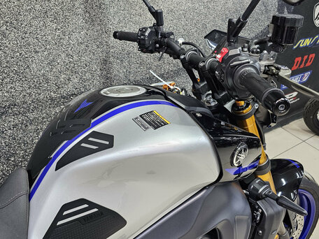 2023 Yamaha MT-09 (FZ-09), серый, 979000 рублей, вид 3