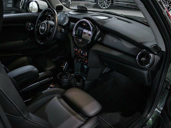 2020 Mini Hatch Cooper III (F55/F56) Рестайлинг, зелёный, 2625000 рублей - вид 6