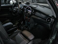 2020 Mini Hatch Cooper III (F55/F56) Рестайлинг, зелёный, 2625000 рублей - вид 6
