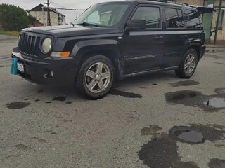 2007 Jeep Liberty (Patriot), чёрный, 500000 рублей, вид 1