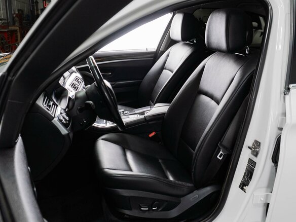 2010 BMW 5 серии 523i VI (F10/F11/F07), белый, 1900000 рублей - вид 9