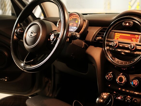 2018 Mini Hatch Cooper III (F55/F56), серый, 1700000 рублей - вид 15