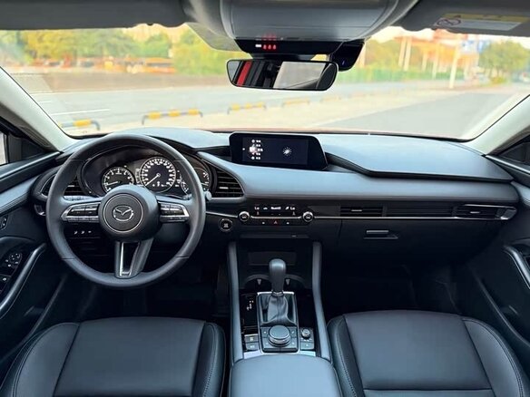 2023 Mazda 3 Axela IV (BP), красный, 1540000 рублей - вид 12