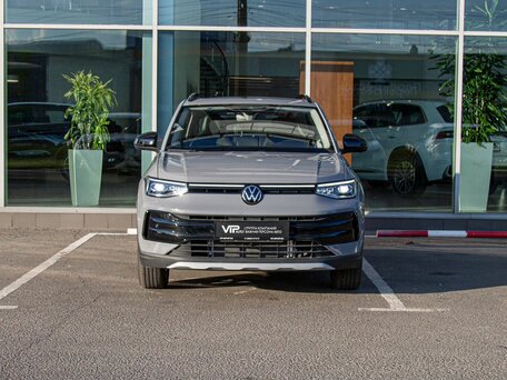 2026 Volkswagen Tharu XR 300 TSI, серый, 3390000 рублей, вид 2