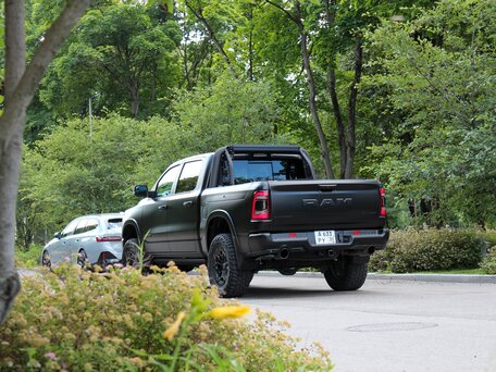 2023 Ram 1500 Crew Cab V, чёрный, 8050000 рублей, вид 1