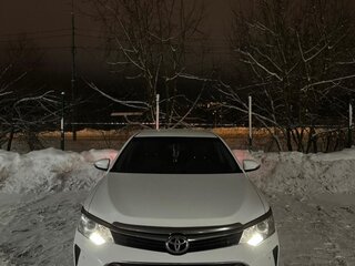 2015 Toyota Camry VII (XV50) Рестайлинг, белый, 2150000 рублей, вид 2