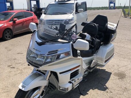 1999 Honda GL 1500 Gold Wing, белый, 670000 рублей, вид 1