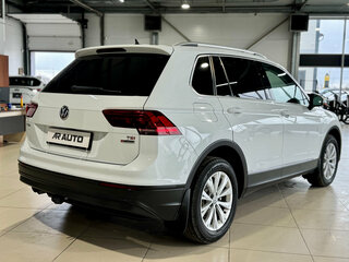 2017 Volkswagen Tiguan II, белый, 2159000 рублей, вид 4