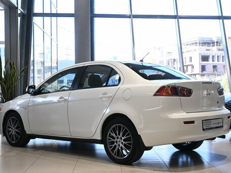 2013 Mitsubishi Lancer X Рестайлинг, белый, 679000 рублей, вид 4