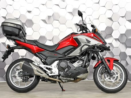 2017 Honda NC 750X, красный, 755000 рублей, вид 3