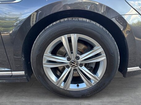 2023 Volkswagen Passat B8 Рестайлинг, серый, 2991000 рублей, вид 5