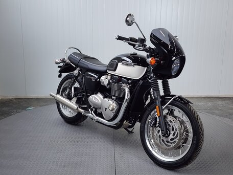 2024 Triumph Bonneville T120, чёрный, 1439000 рублей, вид 2
