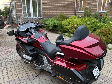 2018 Honda GL 1800 Gold Wing, красный, 2100000 рублей, вид 2