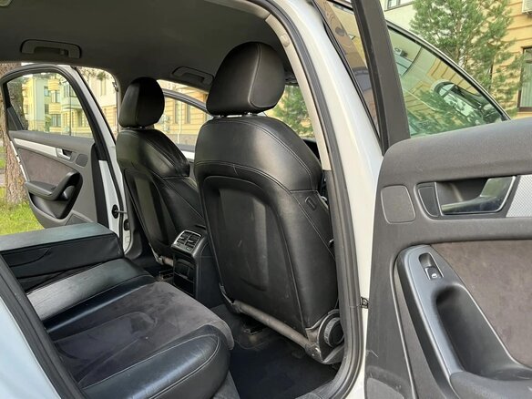 2011 Audi A4 IV (B8), белый - вид 25