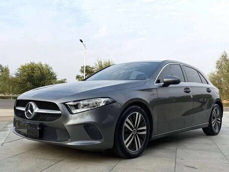 2020 Mercedes-Benz A-Класс 180 IV (W177), серый, 2155000 рублей, вид 1