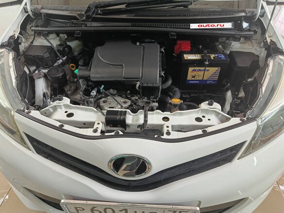 2014 Toyota Vitz III (XP130) Рестайлинг, белый, 999999 рублей - вид 11