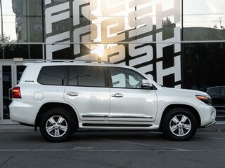 2015 Toyota Land Cruiser 200 Series Рестайлинг 1, белый, 4650000 рублей, вид 5