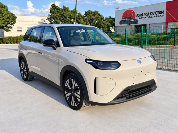 2026 Leapmotor A10 39.8 kWh, бежевый, 1600000 рублей - вид 2
